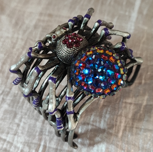 Heliotrope Amethyst Purple Swarovski Crystals Pewter Spider Cuff Bracelet NEW - Picture 3 of 6